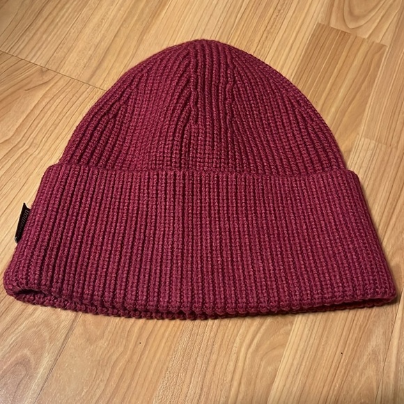 Lululemon Ribbed Merino Wool-Blend Knit Beanie. Unisex Size S/M. Pomegranate. - Picture 3 of 7